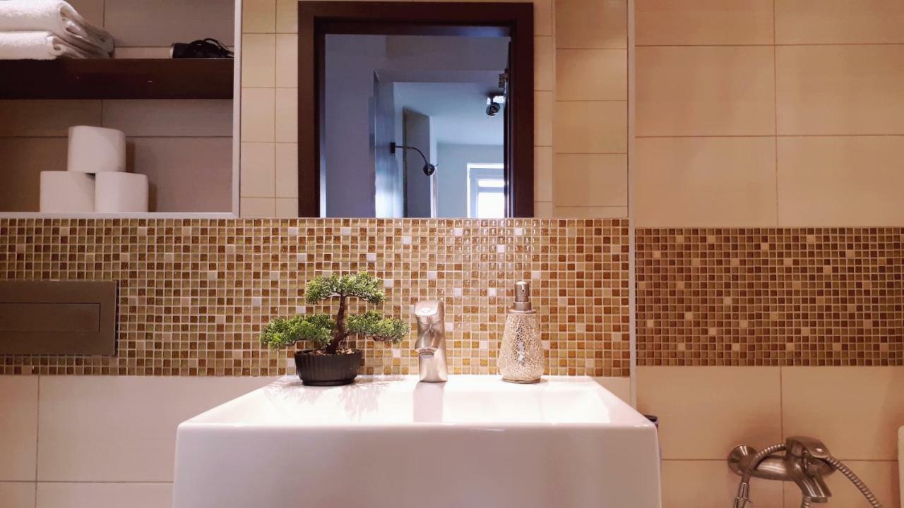 Stylish And Spacious By Cooee Apartments วอร์ซอ ภายนอก รูปภาพ