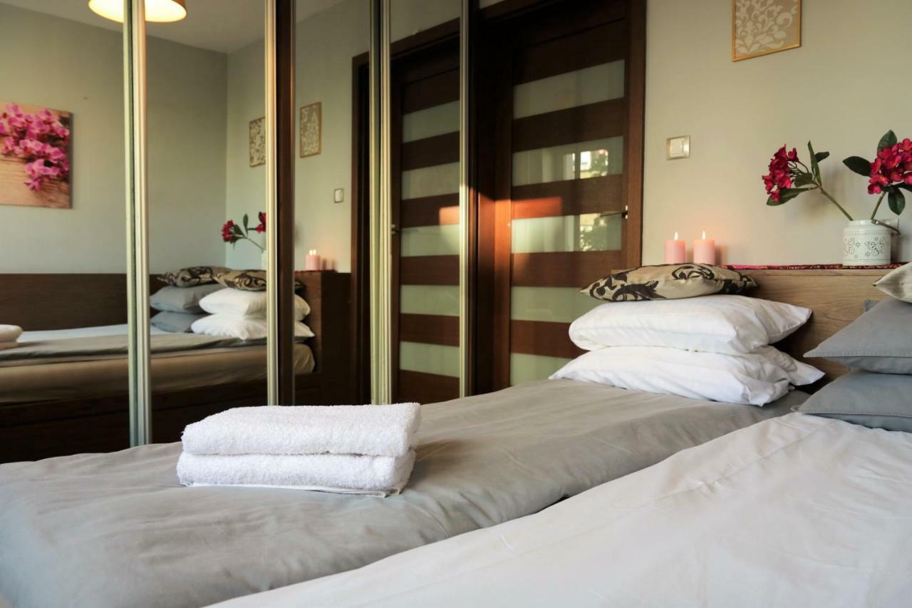 Stylish And Spacious By Cooee Apartments วอร์ซอ ภายนอก รูปภาพ